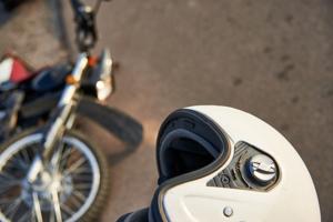 Imagen del artículo de El Vocero: Motociclista y pasajera resultan heridos de gravedad en "hit and run" en Guayama