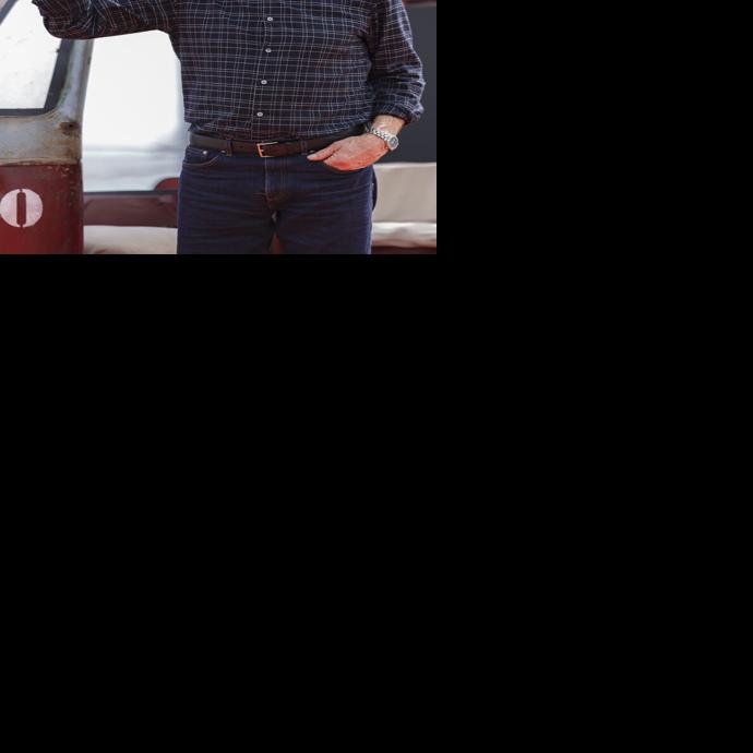 Harrison Ford saluda
