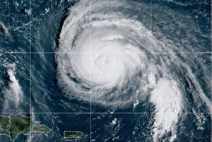 Estados Unidos se prepara para tormenta que golpeará costa este como huracán Imelda