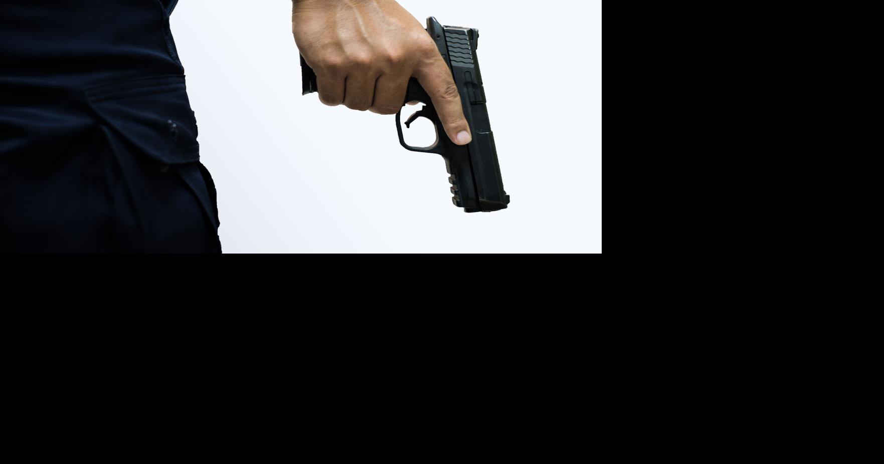 Hombre se hiere accidentalmente en la mano al dispararse un arma que limpiaba en Dorado