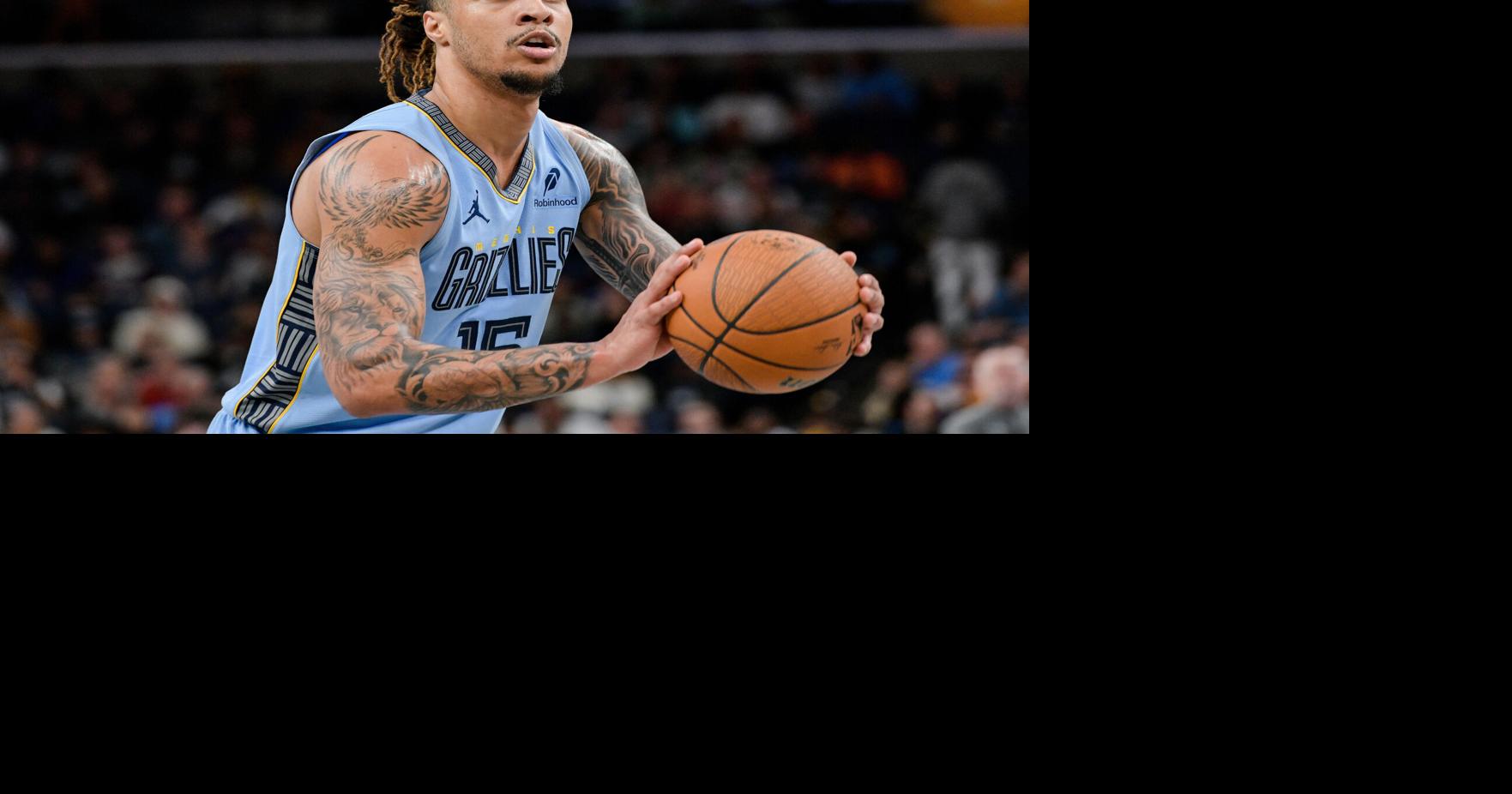 | Clarke nació en 1996 en Vancouver, Canadá, y fue seleccionado en el puesto 21 del Draft de la NBA de 2019.