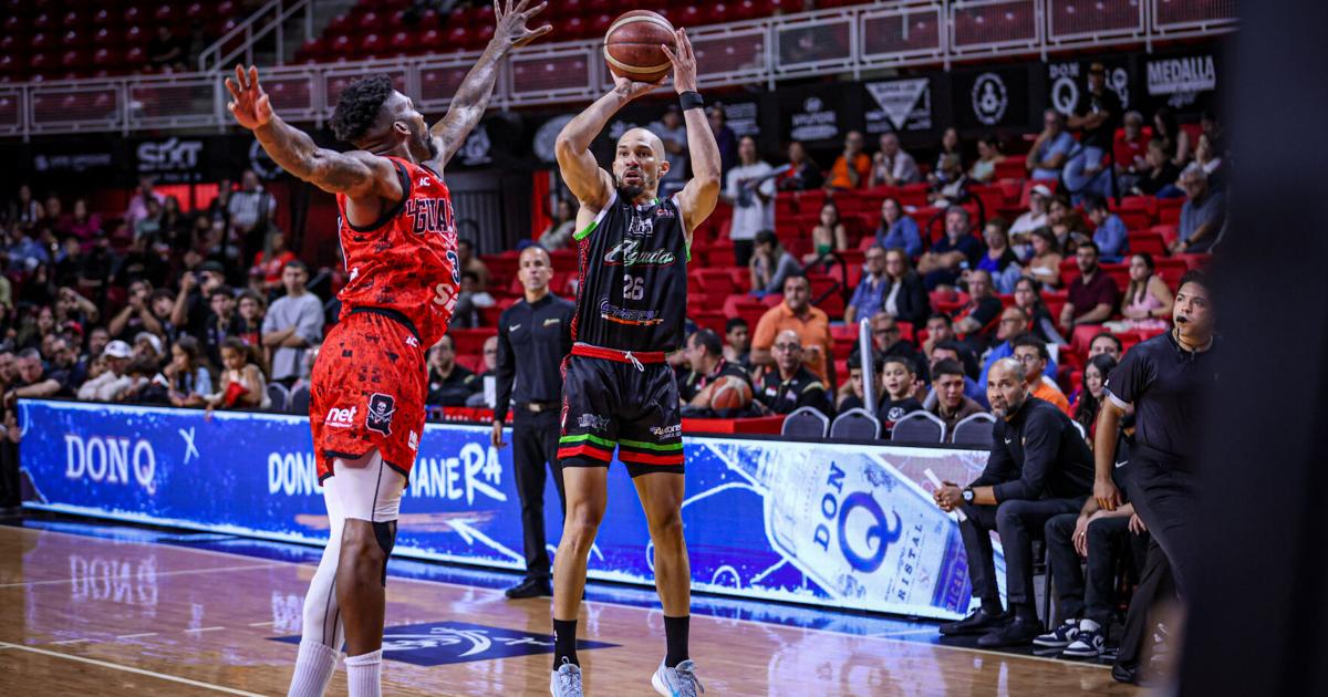 Santeros ganan con bombazo de Rigoberto Mendoza y Piratas apuntan su segundo triunfo