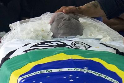 Último adiós a Pelé: recibe sepultura en la ciudad a la que dio fama mundial