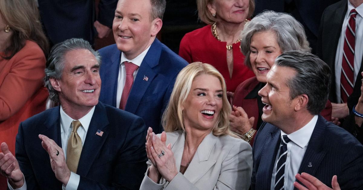 Cronología: ¿Cómo los archivos de Epstein persiguieron a Pam Bondi como fiscal general?