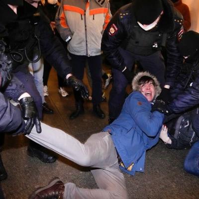 El miedo a los arrestos no frena las protestas de algunos rusos