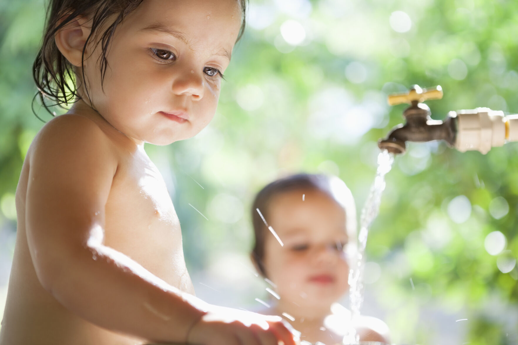 ninos desnudo Qué hacer si tu hijo odia la ropa y siempre quiere estar desnudo