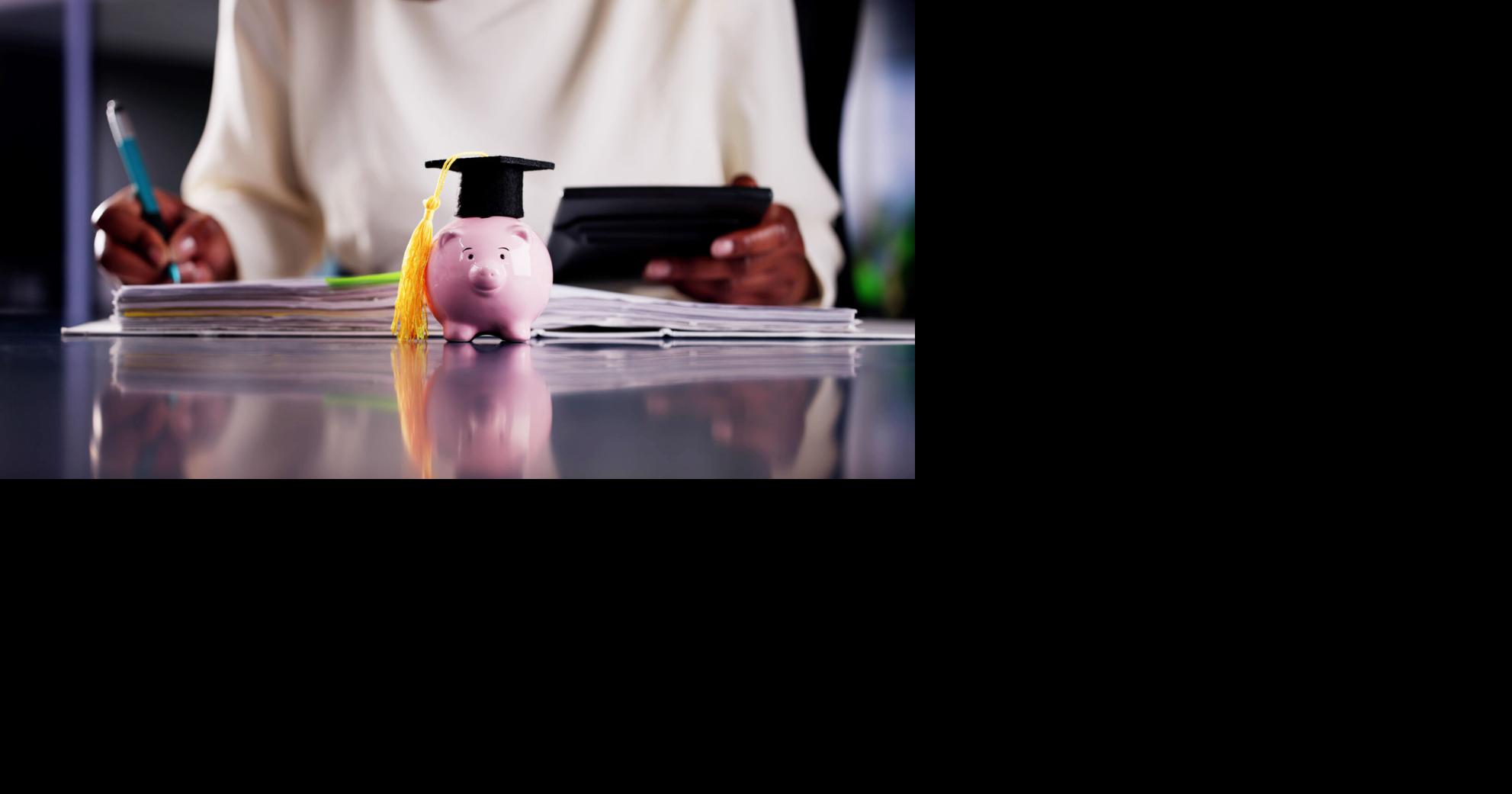 Préstamos estudiantiles limitan metas financieras de jóvenes profesionales