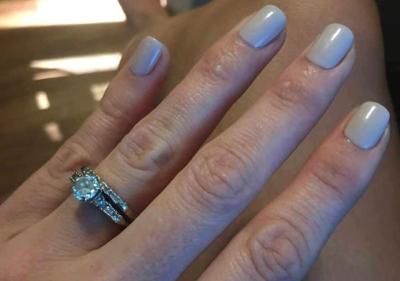 Una mujer recupera su anillo de bodas: fue encontrado en el fondo del océano