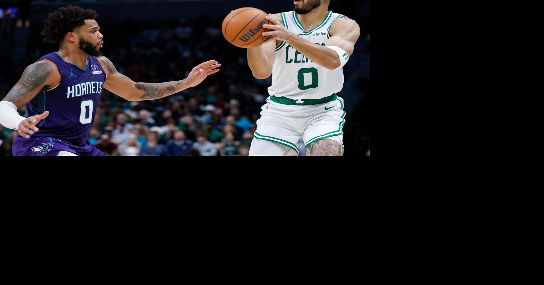 Boston venció a Charlotte 114-99 y lucen a cuatro juegos detrás de los Pistons por el primer lugar de la Conferencia Este.