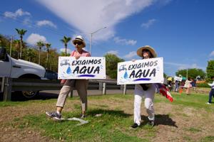 Imagen del artículo de El Vocero: (FOTOS) “Nosotros estamos bien hartos y cansados”: decenas se lanzan a la calle para exigir un servicio de agua estable en San Juan