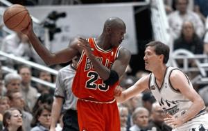 Imagen del artículo de El Vocero: Camiseta de Michael Jordan se vende por $14 millones, un récord para objetos de colección
