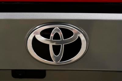 Toyota suspende envíos de uno de sus modelos de automóvil