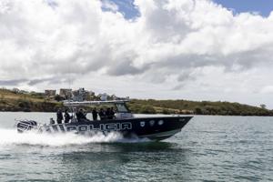 Imagen del artículo de El Vocero: Rescatan a tres ciudadanos tras naufragar embarcación en Arecibo