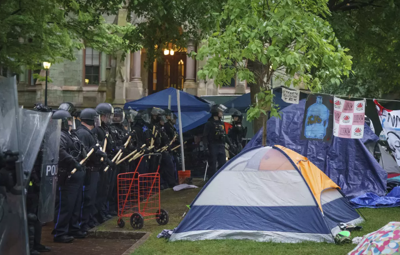 Detiene manifestantes al desalojar campamentos de protesta en Estados Unidos