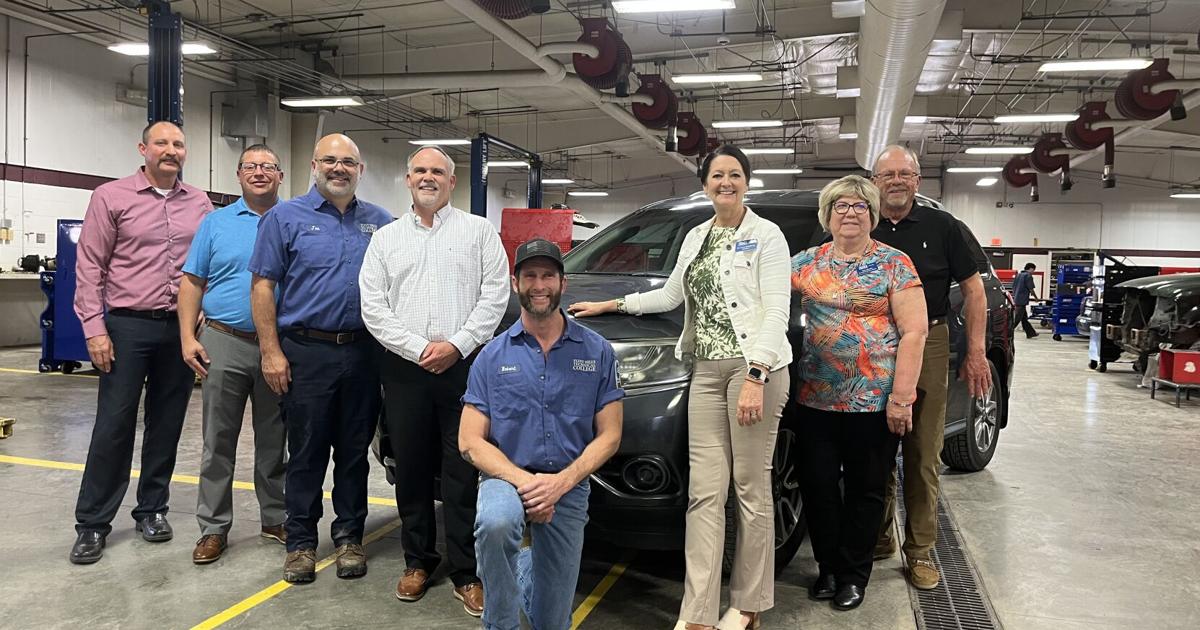 Nissan USA donates 2013 Pathfinder to FHTC Automotive Technology program | Education Nissan USA donates 2013 Pathfinder to FHTC Automotive Technology program | Education