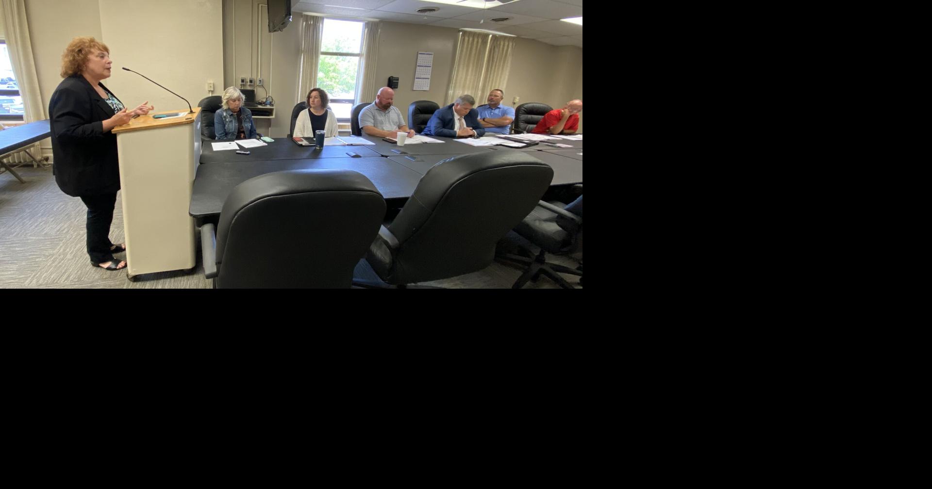 Emporia Public Library director discusses needs with city commission