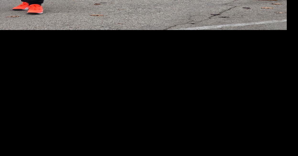 Turkey Day Dash Draws Crowd, Supports Southwick House Efforts