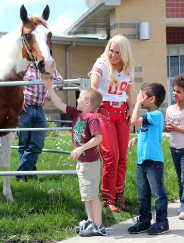 Kansas City Chiefs retire its horse mascot, Warpaint