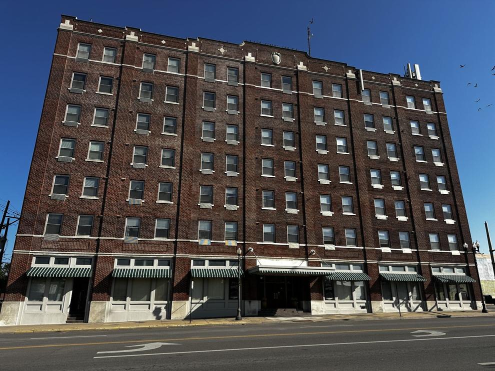 Equipment removal at Broadview Towers to close part of Merchant Street