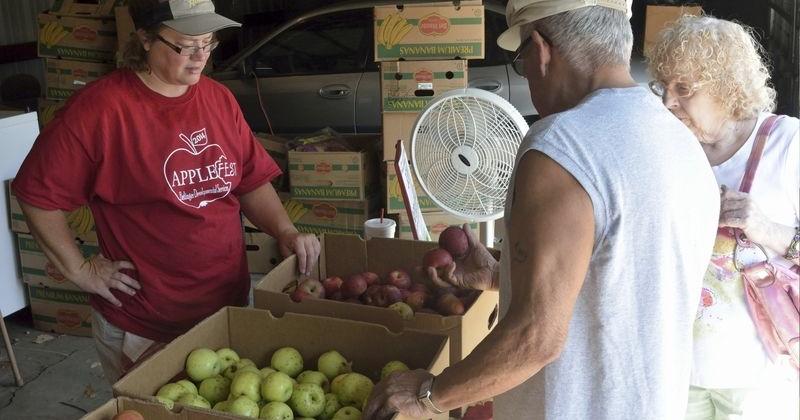 AppleFest brings out apple-loving crowds | News | emporiagazette.com