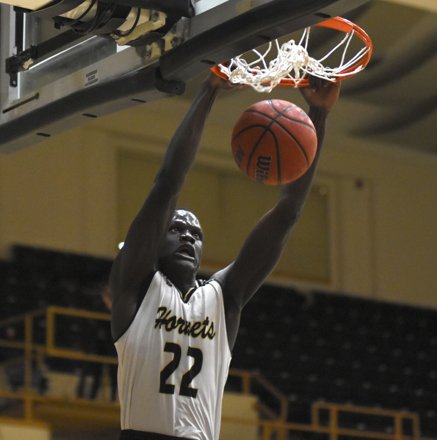 Hornets overcome slow first half in 73-64 victory over UCM - Vimarsana News