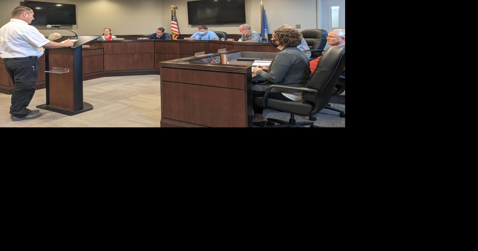 City reappoints Hollembeak as municipal judge Free