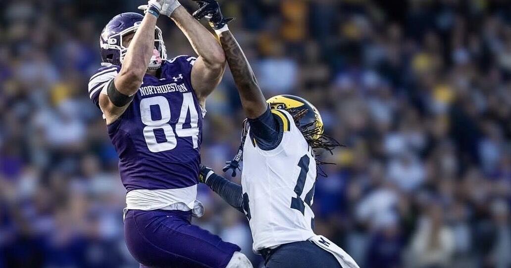 Gridiron greats to hold youth football camps this summer