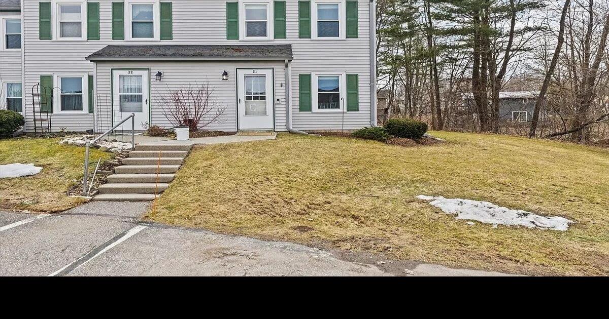 Home tour of the week A 334,900 two bedroom townhome in Essex