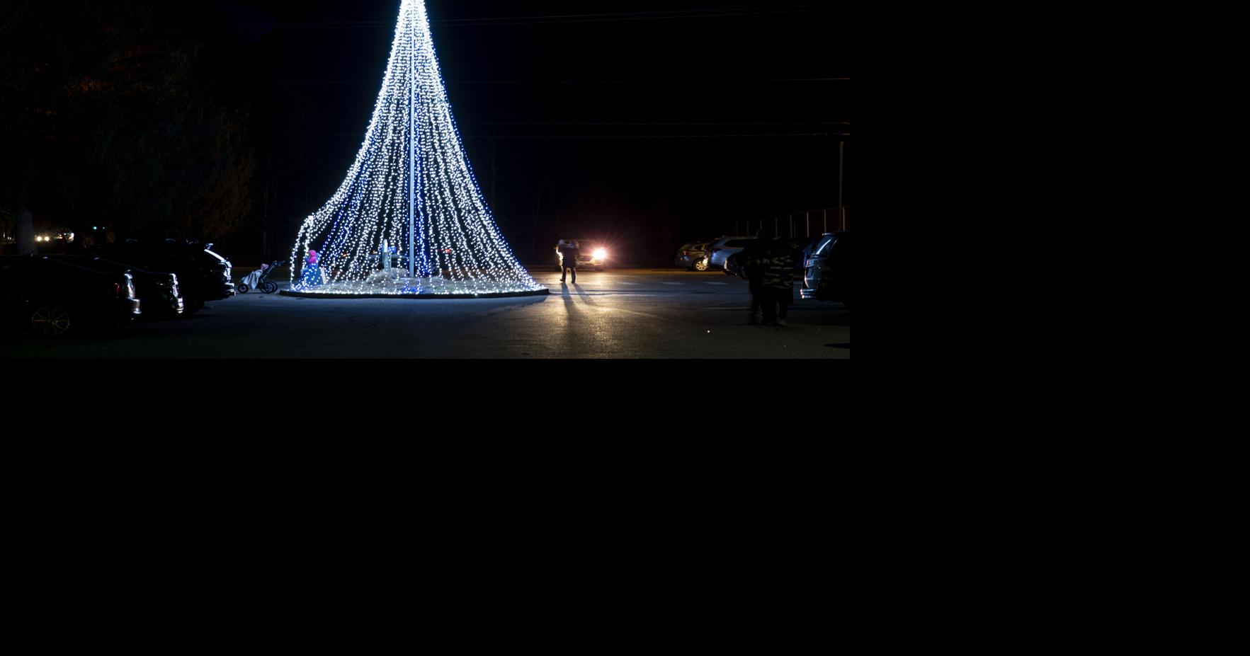 PHOTOS 'Winter Lights in the Park,' brings a special mood to the Maple