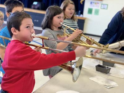 Hiawatha students enjoy musical petting zoo