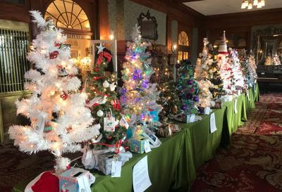 Estes Park Quota S Parade Of Trees On Display At The Stanley Hotel Events Estesparknews Com