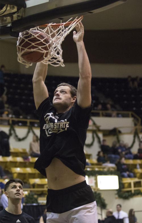 Men's basketball continue home winning streak