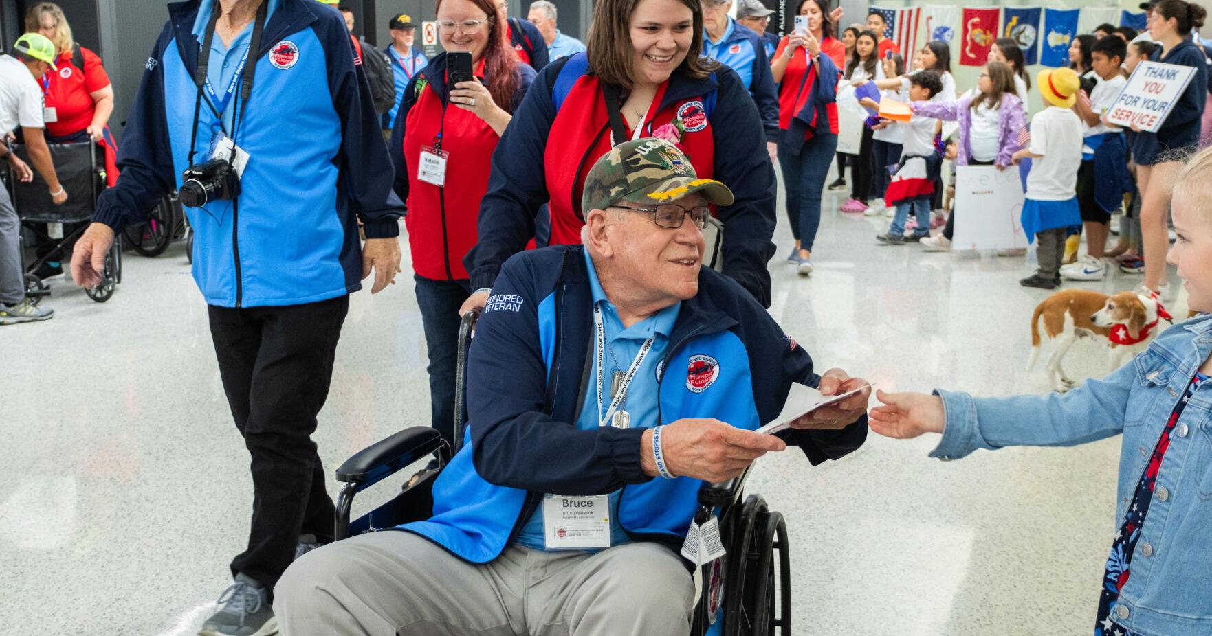Crowds welcome honor flights full of veterans to Dulles - Vimarsana News