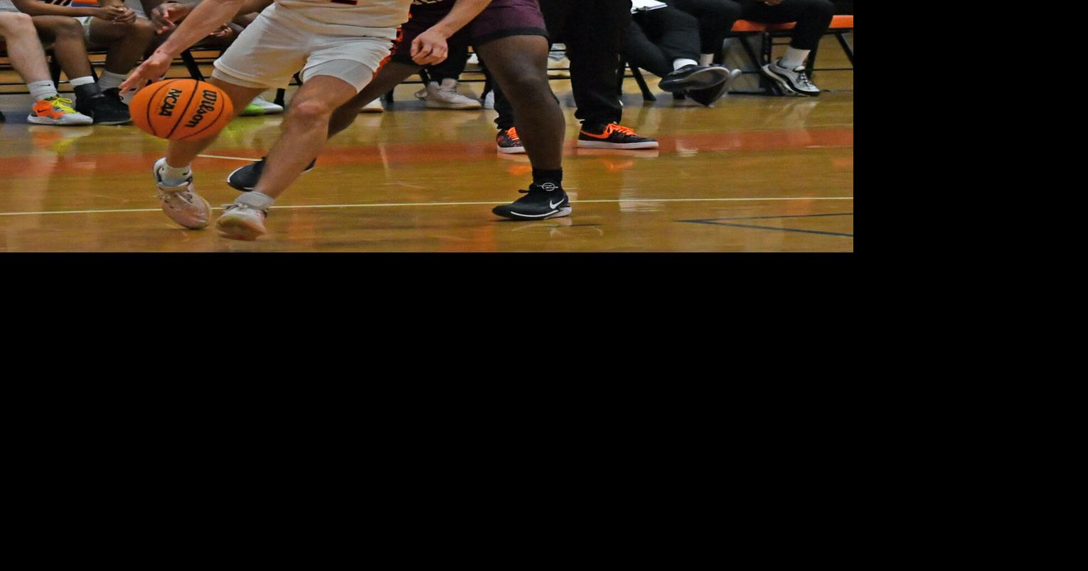 Hayfield basketball shakes off rough start, eyes third championship