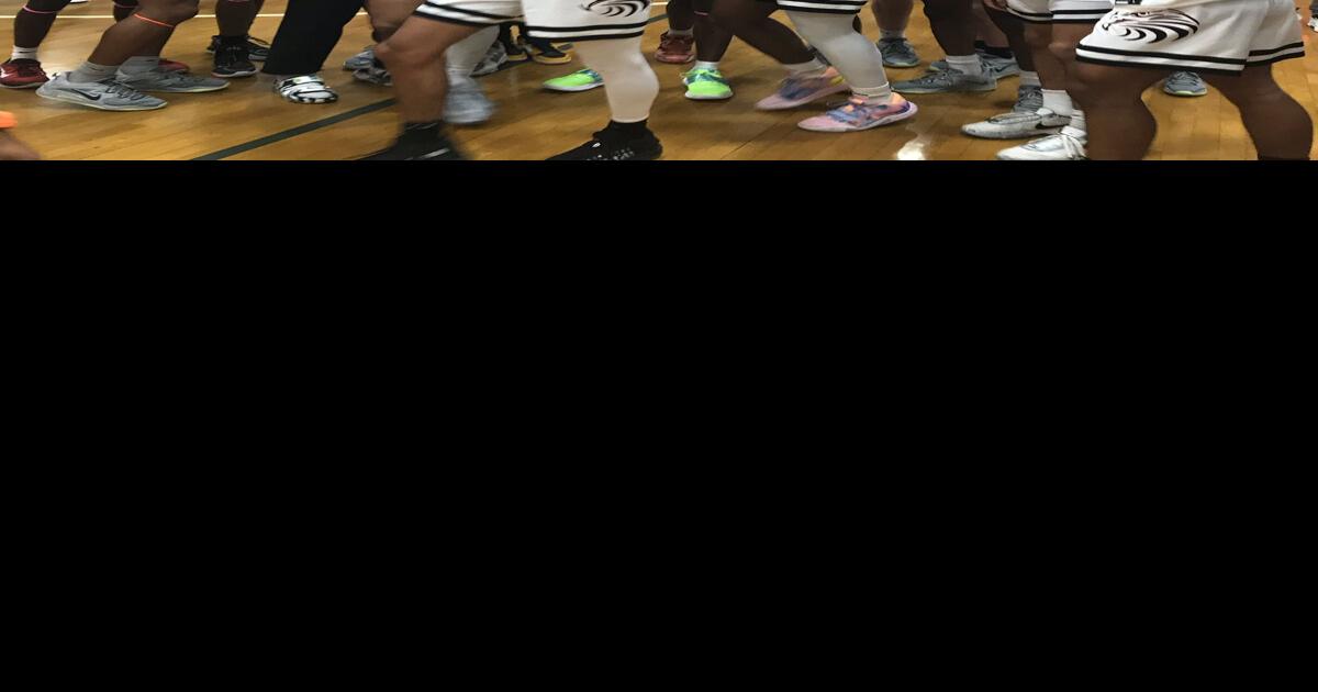 Hayfield Men’s Basketball defeats Edison to capture National District