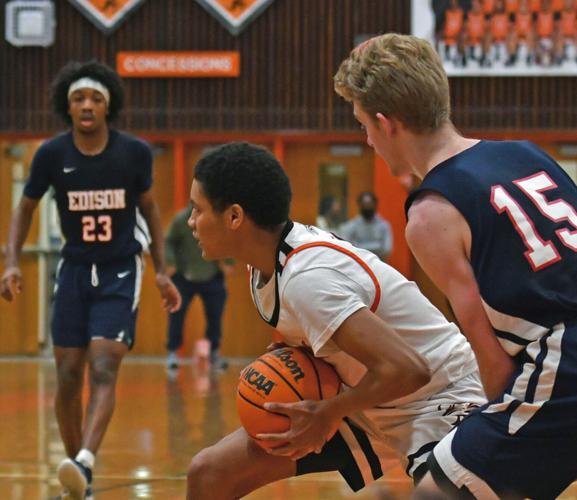 Hayfield Men’s Basketball defeats Edison to capture National District