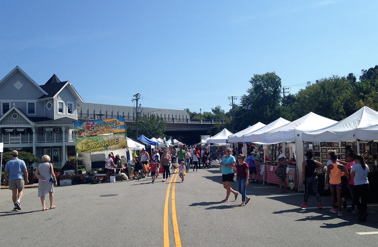 PHOTOS Fall Occoquan Arts and Crafts Show Photo Galleries