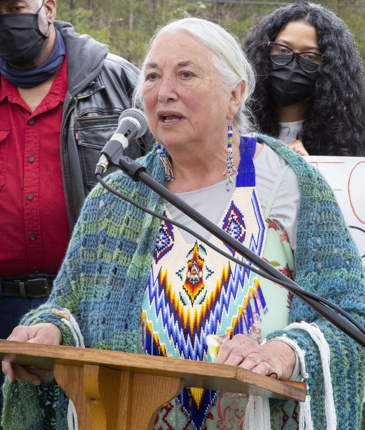 photo_ft_news_cemetery 17_041421.jpg