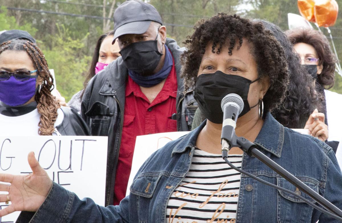 photo_ft_news_cemetery 9_041421.jpg