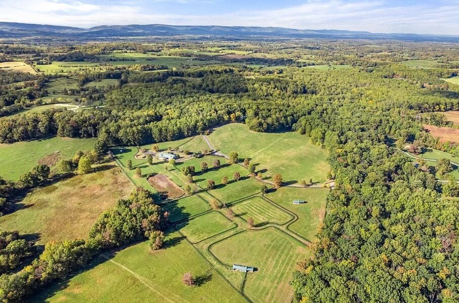 Real Estate Roundup: Pristine estate in The Plains sells for more ..., image size:906x599