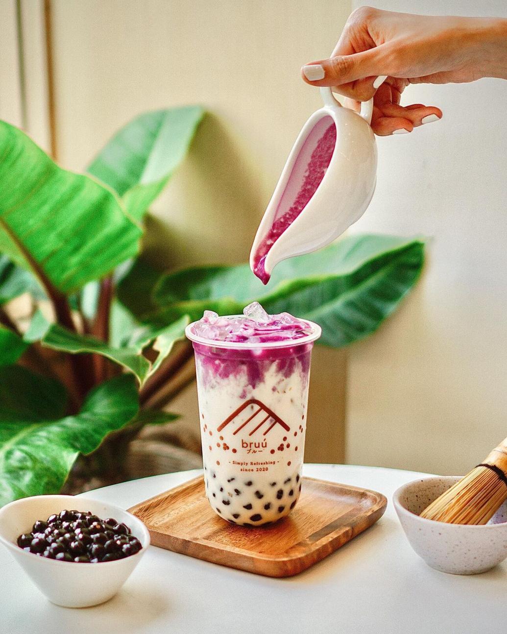 Bruú Café serves bubble tea with freshly made boba on Kansas City