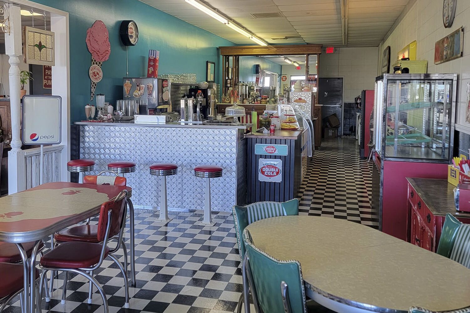 Sunny's 'Double Dips' Old Fashioned Soda Fountain and Ice Cream