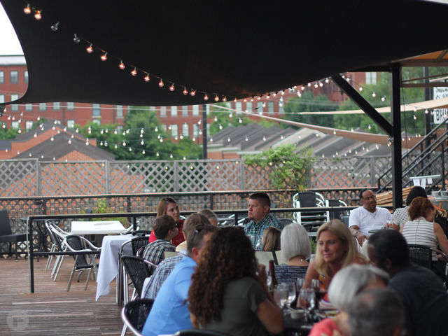 Outdoor Dining: Vin de Set