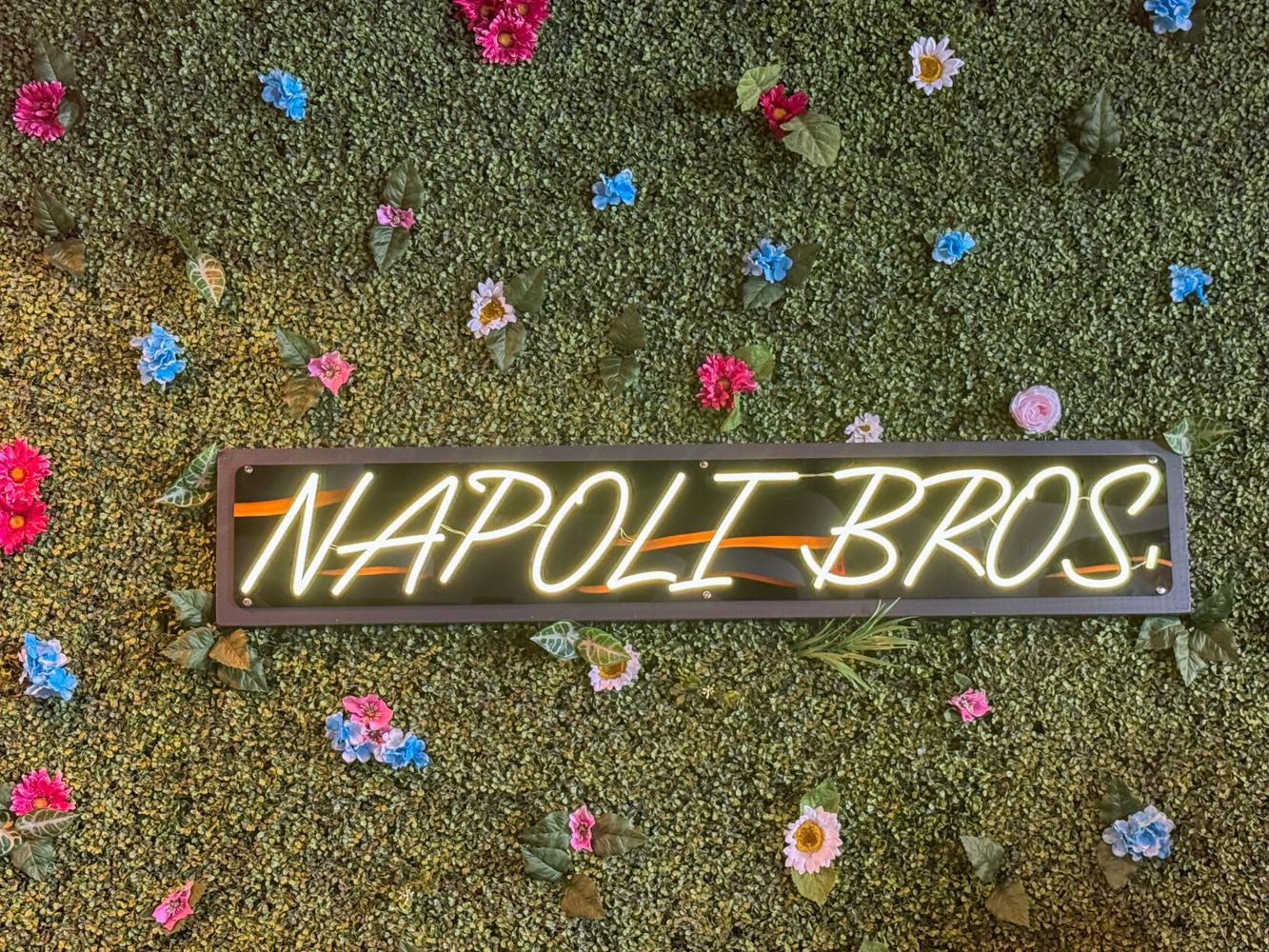 Inside Scoop Napoli Brothers Pizza and Pasta