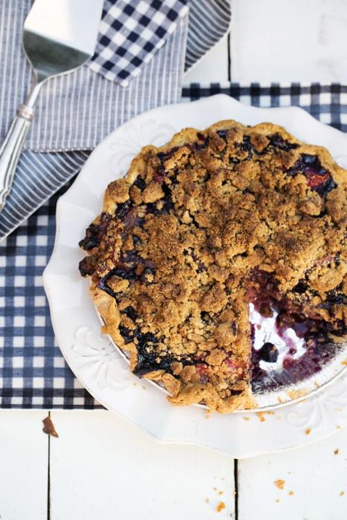 Sweet Art Bakery's Reine Bayoc's Vegan Blueberry-Peach Crumb Pie