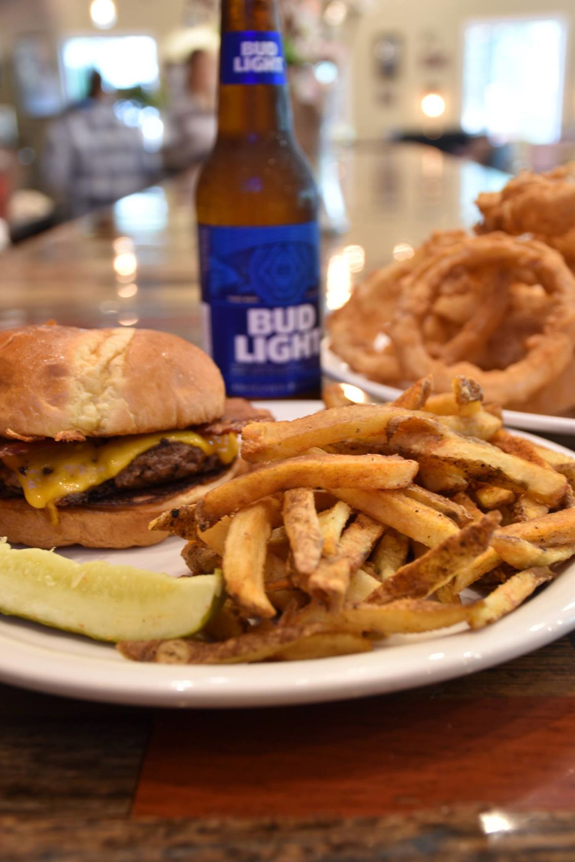 The Dew Drop Inn Serves Barbecue, Pizza and More in Bloomsdale Mid