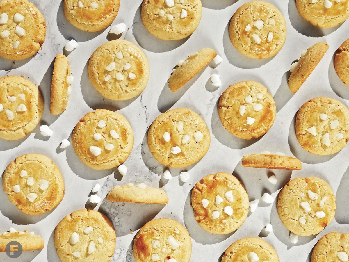 Orange-cardamom-scented serinakaker