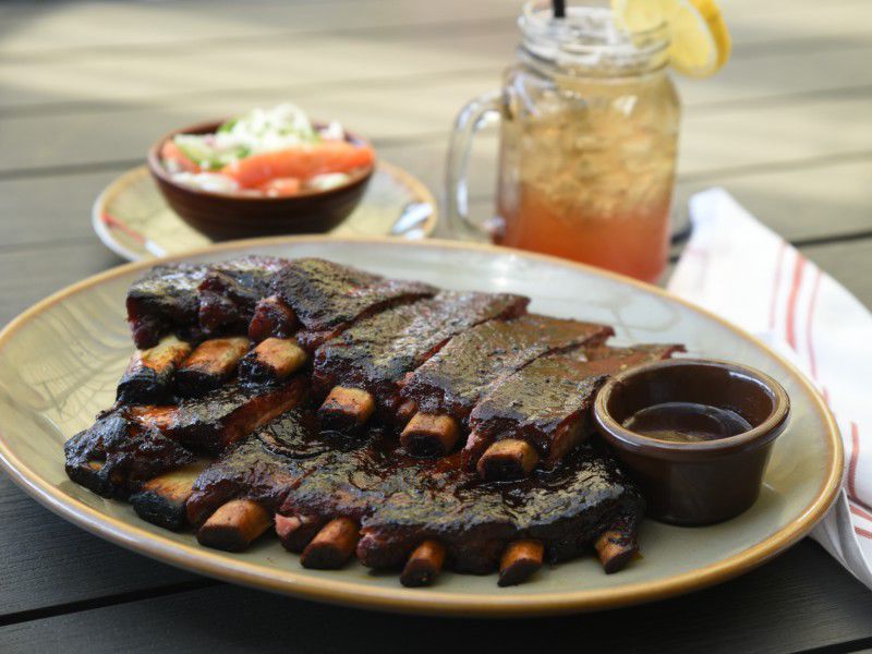 Spotlight Q39 Brings Competition Style Barbecue To Its New Location In Overland Park Kansas Spotlight Feastmagazine Com