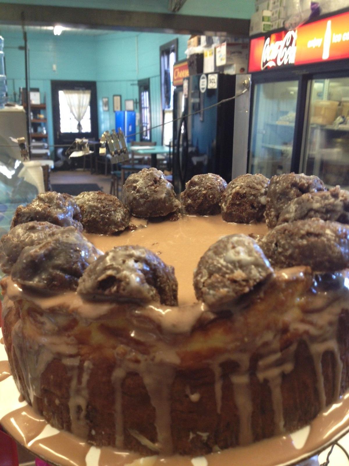 DonutCheesecake Hybrid Has De.lish Customers Doubling Down in