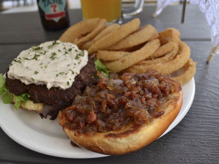 Mark Twain Serves Towering Horseshoes, Burgers and More in